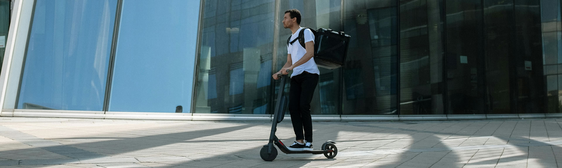 Patinetes eléctricos en España: comprensión de las normas para el nuevo mandato de seguro para todos los conductores de patinetes eléctricos y vehículos de movilidad en España